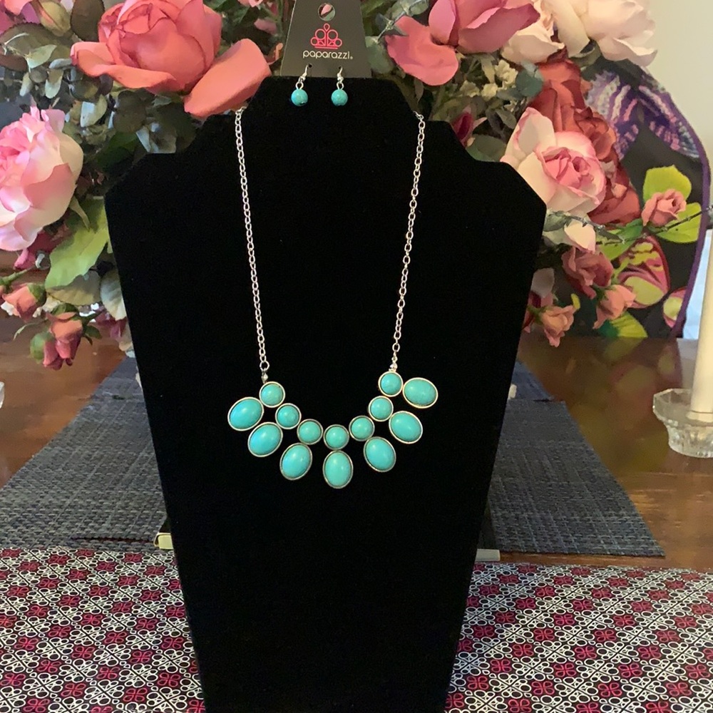 Paparazzi Necklace and Earrings Set